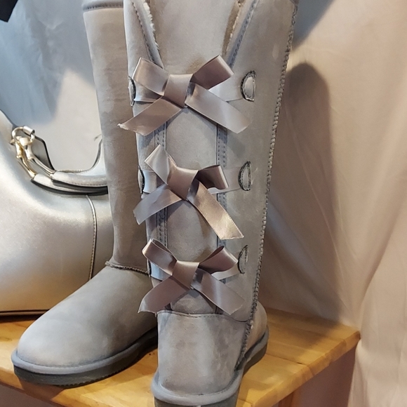 BOOTS - Picture 4 of 9